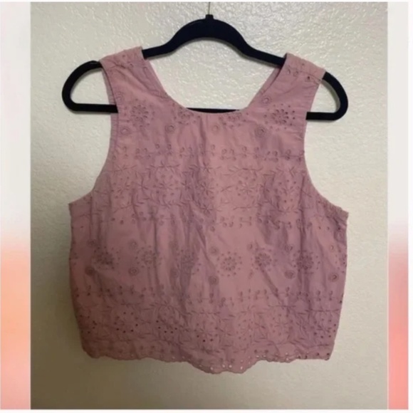 Scalloped Eyelet Floral Boho Business Casual Work Chic V Farm Glam Cami Blouse - Picture 4 of 4